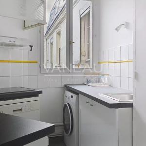 Paris XVII - STUDIO MEUBLE AVEC BALCON - TOUR MAUBOURG