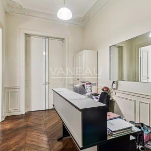 PARIS VIII - Parc Monceau - Appartement Haussmannien de 2 pièces