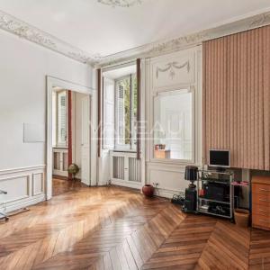 PARIS VIII - Parc Monceau - Appartement Haussmannien de 2 pièces