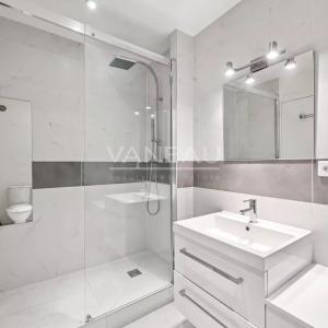 Paris XVe - Volontaires / Vaugirard : Studio lumineux avec balco