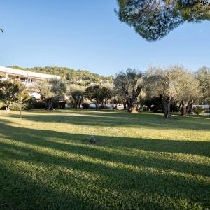 Le Cannet Mairie, magnifique 2 pièces en rez-de-jardin dans une 