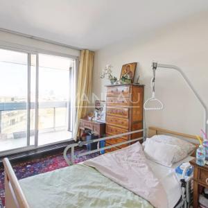 Paris XVIème - 3 pièces balcon - vue dégagée - vendu occupée