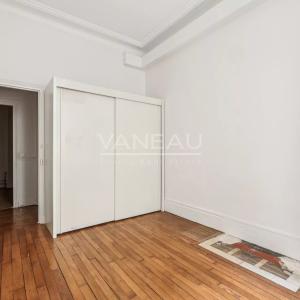 PARIS XV - Villa Poirier : Appartement trois pièces à rénover