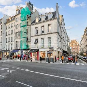 Exclusivité Off-market - Paris 4e - Rue Saint-Antoine - vue déga
