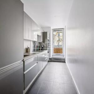 Paris VIIe - Gros Caillou -  Appartement avec balcon  — 2 chambr