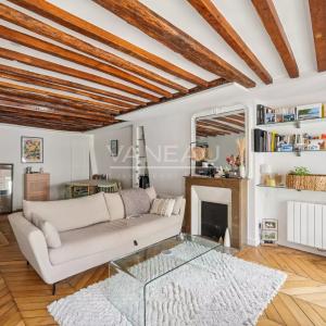 Paris IXe - Charmant deux pièces - Parquet, moulures, poutres et
