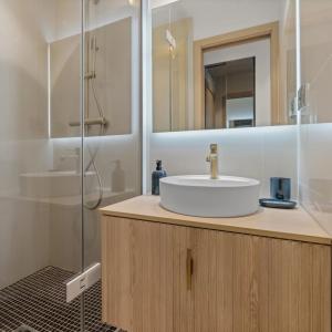 Appartement rénové 3 pièces vue mer à vendre - Cannes Croisette