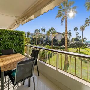 Appartement rénové 3 pièces vue mer à vendre - Cannes Croisette