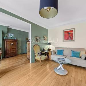 PARIS XVe : Cambronne / Champs de Mars - Appartement 2 /3 pièces