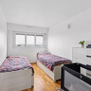 Courbevoie - Appartement familial, en étage élevé  - Vue panoram