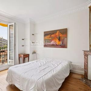 En étage avec ascenseur, vue dégagée et soleil