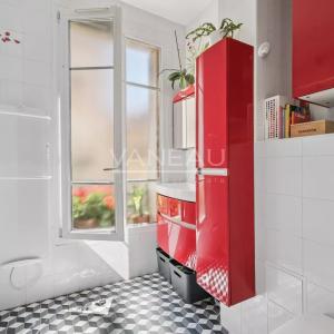 Bel ancien exposé sud avec parking