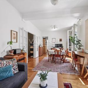 Bel ancien exposé sud avec parking