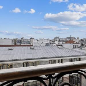 Paris IIème - Dernier étage avec ascenseur - vue dégagée