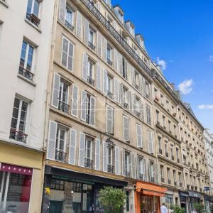 Paris IIème - Dernier étage avec ascenseur - vue dégagée