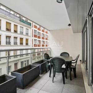 Paris VII – Appartement Vide entièrement rénové avec terrasse – 