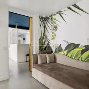 Paris VII – Appartement Vide entièrement rénové avec terrasse – 