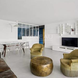 Paris VII – Appartement Vide entièrement rénové avec terrasse – 