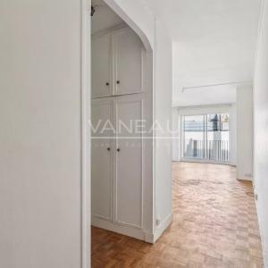 Paris XV ème, grand studio 34.38 m² avec balcon