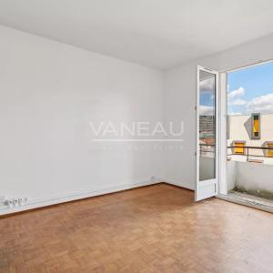 Dernier étage avec balcon et vue dégagée