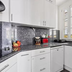 Bel ancien exposé sud avec parking