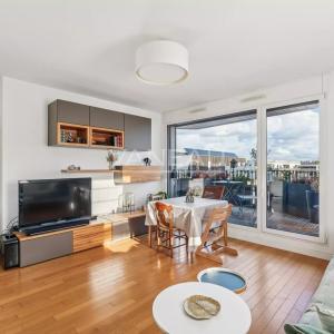 BOULOGNE - ETAGE ELEVE - BALCON TERRASSE