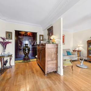 PARIS XVe : Cambronne / Champs de Mars - Appartement 2 /3 pièces