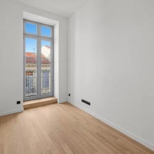 Cannes Banane : Appartement 3 pièces  dans un immeuble entièreme