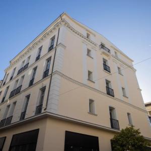 Cannes Banane : Appartement 3 pièces  dans un immeuble entièreme