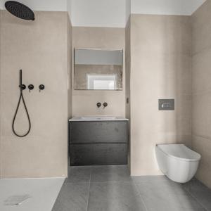 Cannes Banane : Appartement 3 pièces  dans un immeuble entièreme