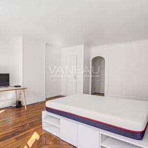 Paris XVIIe  Villiers / Levis - Grand studio de 30 m2