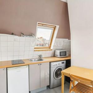 Paris VIIIe Rome/Batignolles Deux pièces Dernier étage