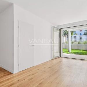 Issy-les-Moulineaux - Deux pièces rénové DPE D avec terrasse et 