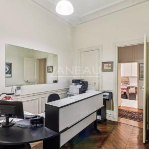 PARIS VIII - Parc Monceau - Appartement Haussmannien de 2 pièces