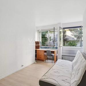 Paris XIVe – studette sur cour arborée