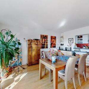 Paris XIXe - Bel appartement de cinq pièces - Vue dégagée - Cave