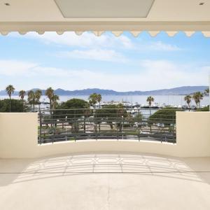 Cannes Croisette dernier étage