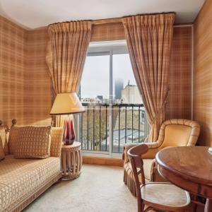 Paris VIIe - Breteuil Invalides - Etage élevé avec vue dégagée