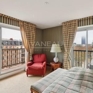 Paris VIIe - Breteuil Invalides - Etage élevé avec vue dégagée