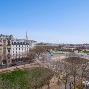 Paris VIIe - Breteuil Invalides - Etage élevé avec vue dégagée