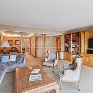 Paris VIIe - Breteuil Invalides - Etage élevé avec vue dégagée