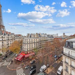 Paris VIIe - Saint Dominique - Etage élevé vue Tour Eiffel