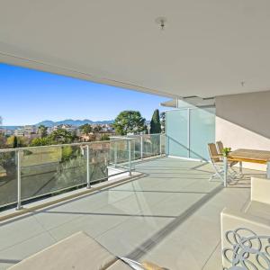 Cannes Montrose : Appartement en dernier étage, avec vue mer à v