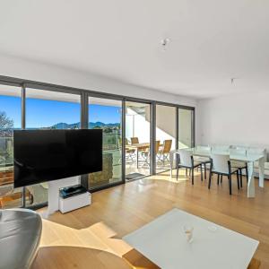 Cannes Montrose : Appartement en dernier étage, avec vue mer à v