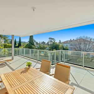 Cannes Montrose : Appartement en dernier étage, avec vue mer à v