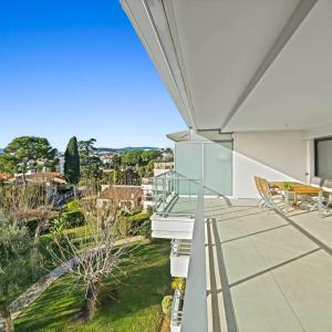 Cannes Montrose : Appartement en dernier étage, avec vue mer à v
