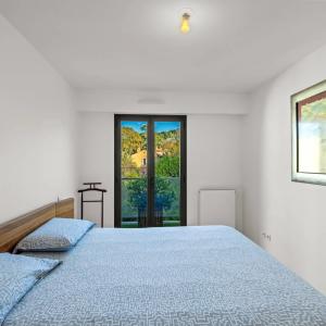 Cannes Montrose : Appartement en dernier étage, avec vue mer à v