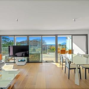 Cannes Montrose : Appartement en dernier étage, avec vue mer à v