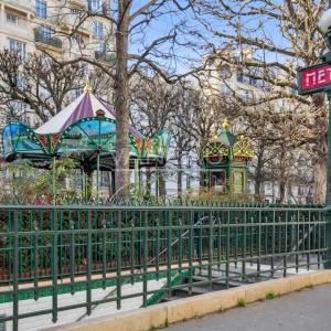 PARIS XVème Nord – Place du commerce 2/3 pièces – Vue dégagée to