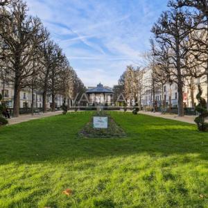 PARIS XVème Nord – Place du commerce 2/3 pièces – Vue dégagée to